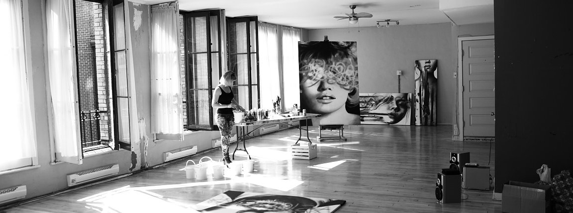 L'artiste Cynthia Coulombe Bégin dans son studio par David Cannon